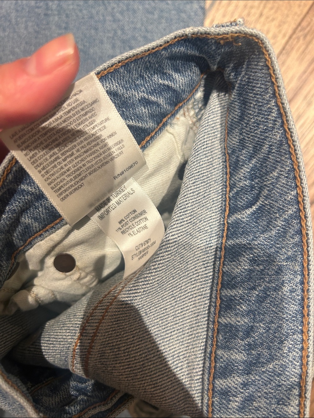 Agolde High-Rise Straight Jeans in Light Wash Blue - Picture 4 of 8